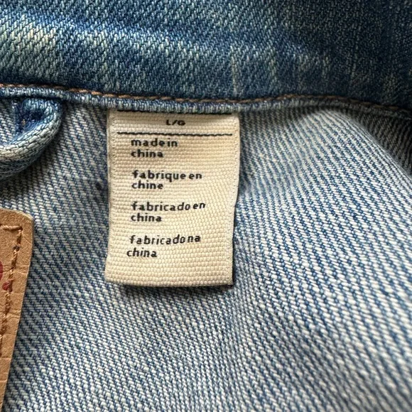 Levi's Light Blue Denim Jacket with Pins Size L - Picture 6 of 8
